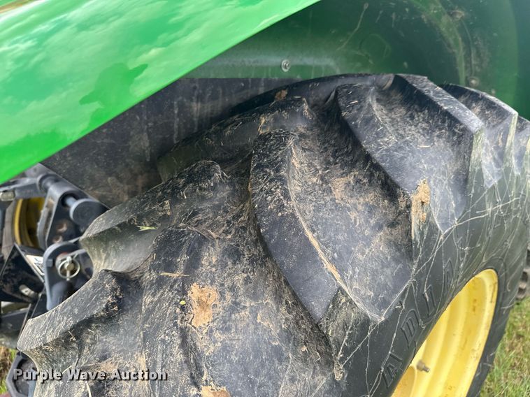 image for item DU9804 2004 John Deere 5520 MFWD tractor