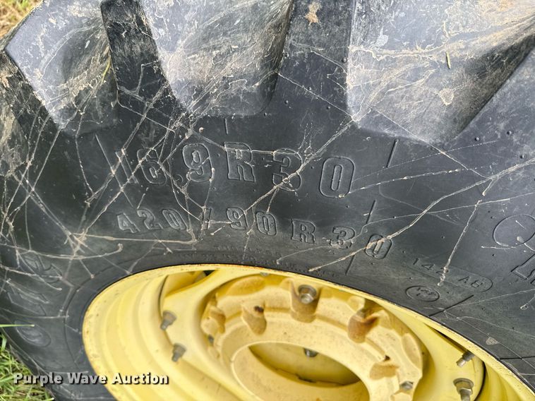 image for item DU9804 2004 John Deere 5520 MFWD tractor