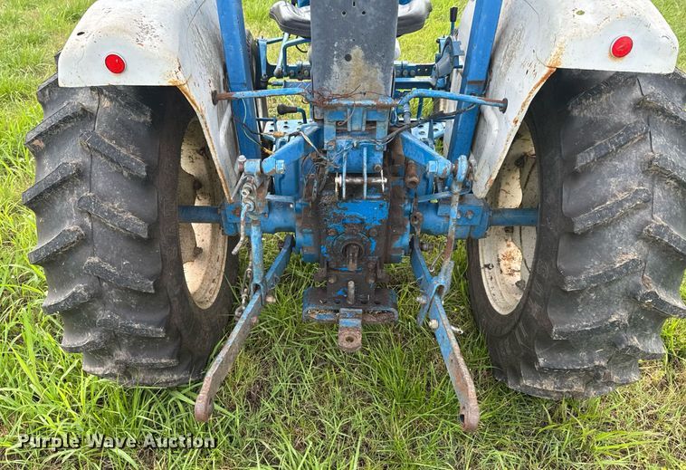image for item DU9807 Ford 1910 tractor