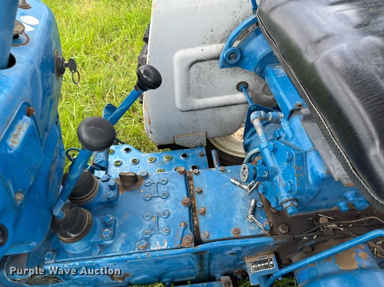 image for item DU9807 Ford 1910 tractor