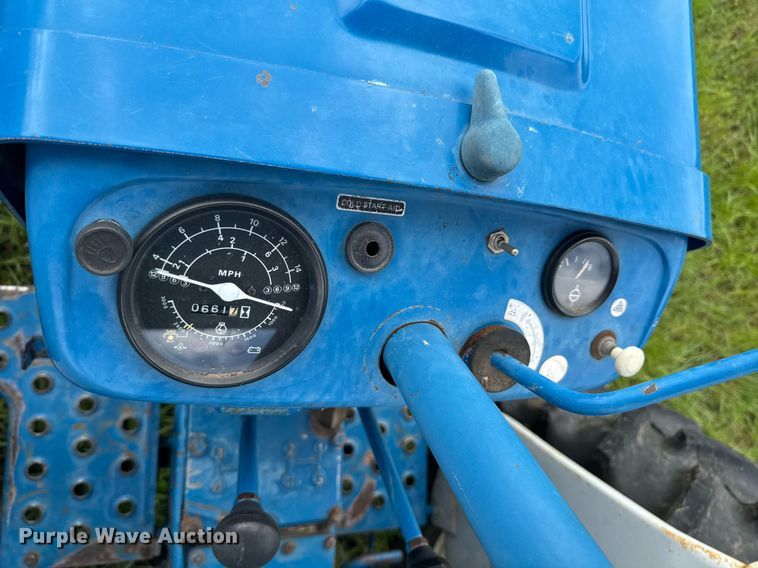 image for item DU9807 Ford 1910 tractor