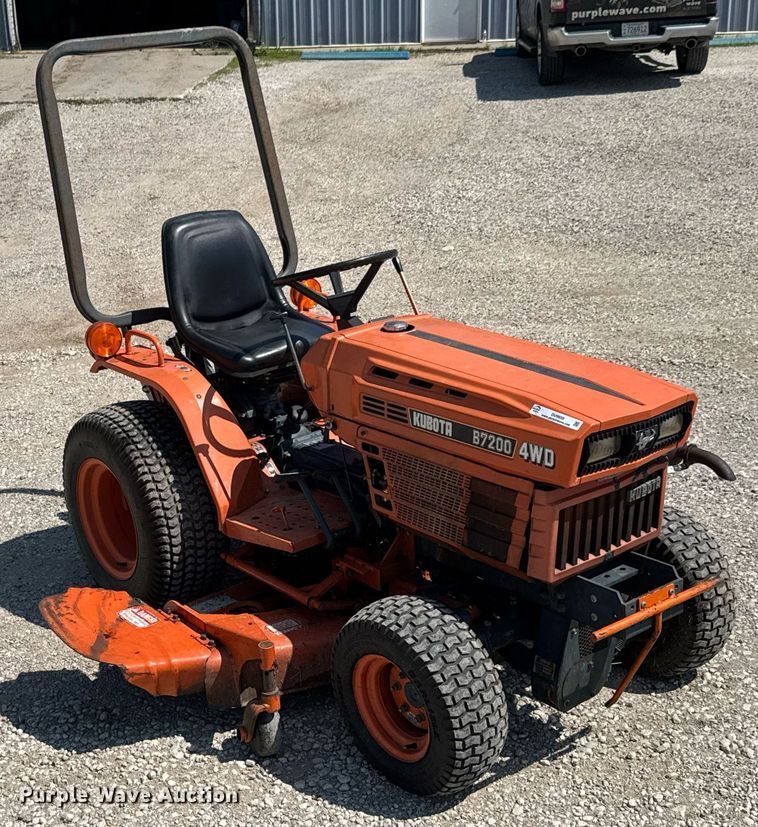 image for item DU9859 Kubota B7200 MFWD tractor