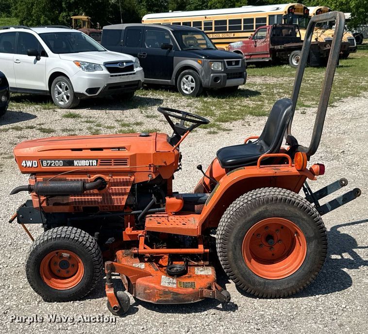 image for item DU9859 Kubota B7200 MFWD tractor
