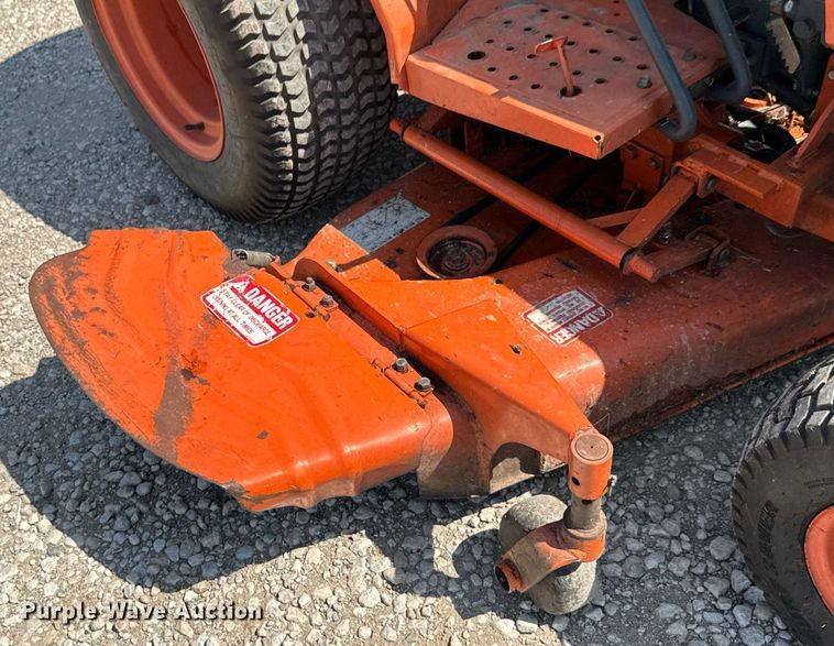 image for item DU9859 Kubota B7200 MFWD tractor