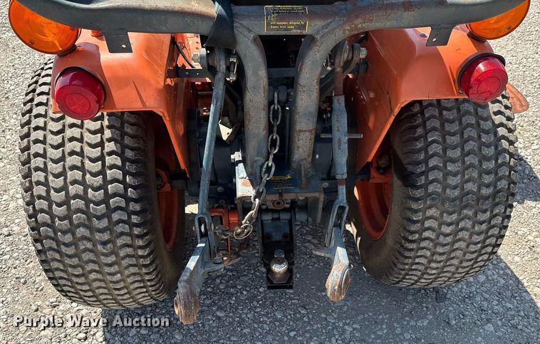 image for item DU9859 Kubota B7200 MFWD tractor