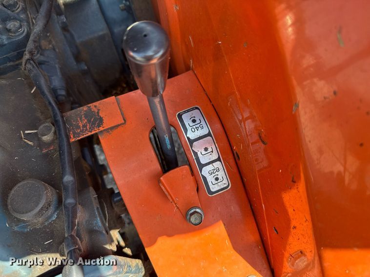 image for item DU9859 Kubota B7200 MFWD tractor