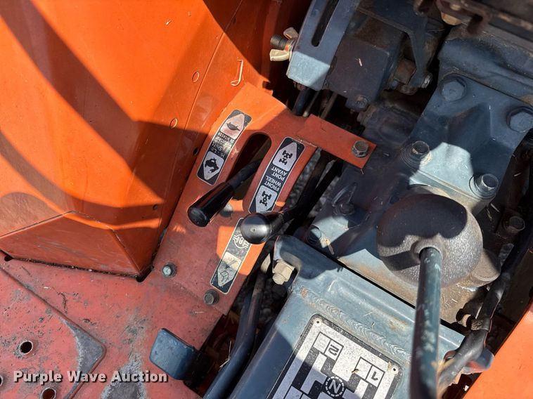 image for item DU9859 Kubota B7200 MFWD tractor