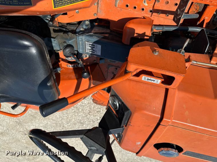image for item DU9859 Kubota B7200 MFWD tractor