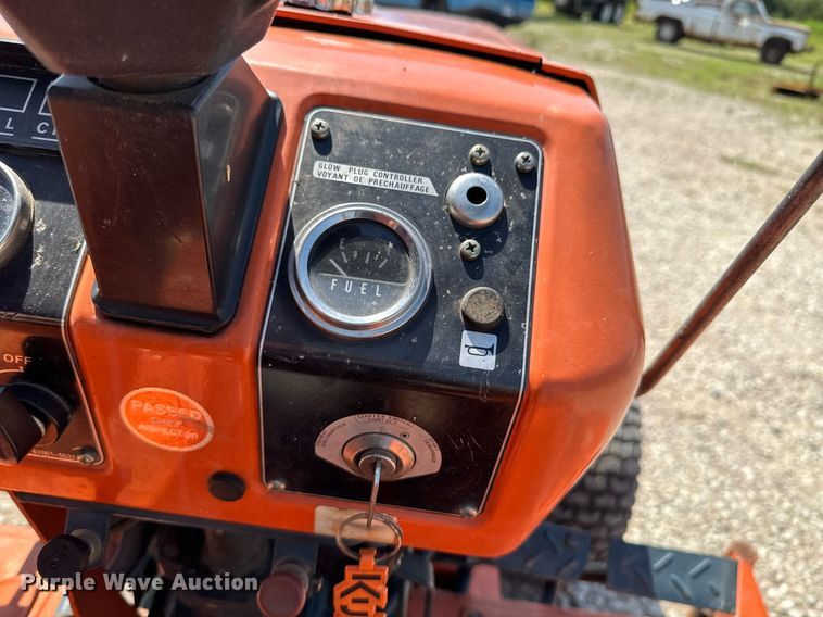 image for item DU9859 Kubota B7200 MFWD tractor