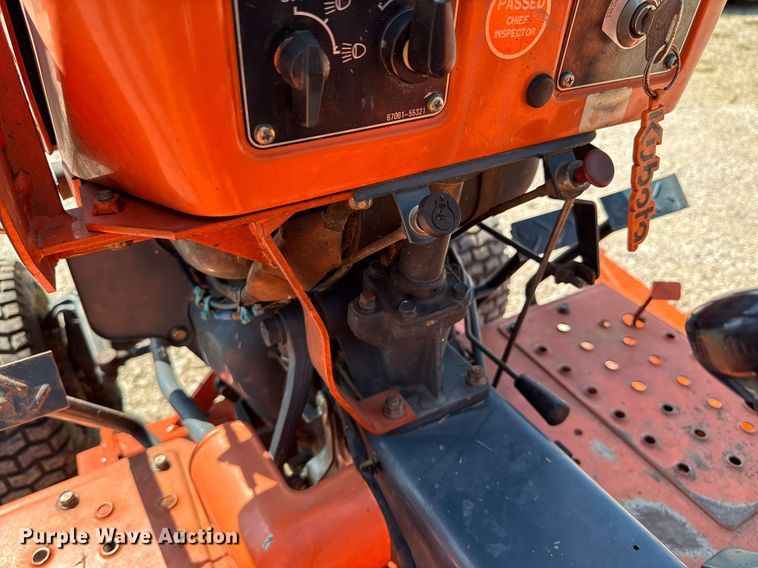 image for item DU9859 Kubota B7200 MFWD tractor