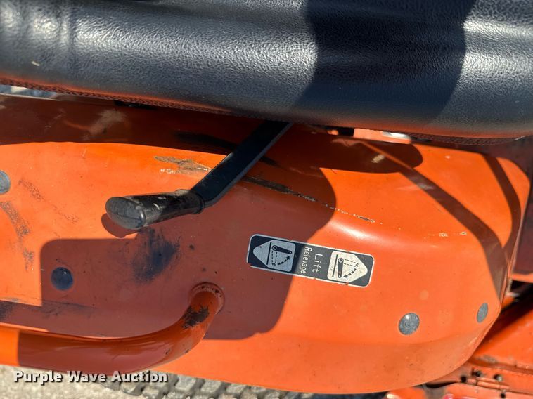 image for item DU9859 Kubota B7200 MFWD tractor