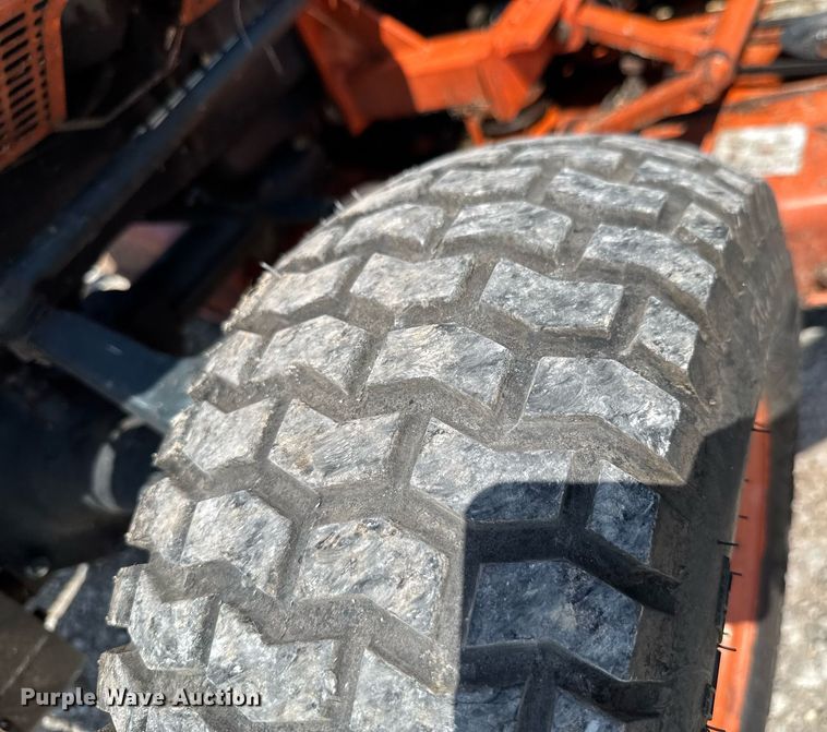 image for item DU9859 Kubota B7200 MFWD tractor