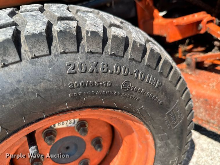 image for item DU9859 Kubota B7200 MFWD tractor