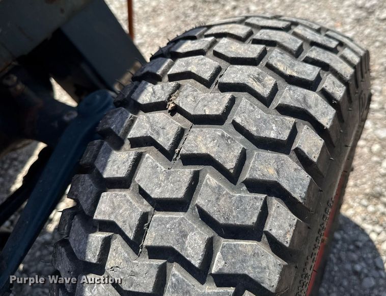 image for item DU9859 Kubota B7200 MFWD tractor