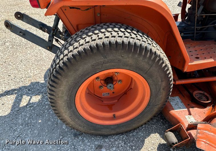 image for item DU9859 Kubota B7200 MFWD tractor