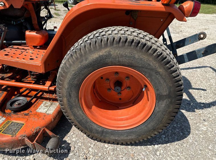image for item DU9859 Kubota B7200 MFWD tractor