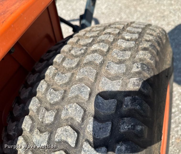 image for item DU9859 Kubota B7200 MFWD tractor