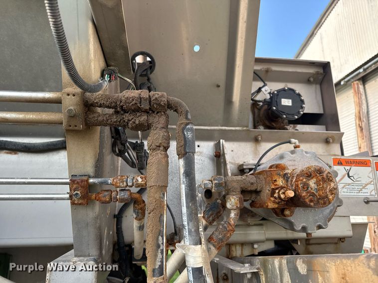 image for item DV4169 2015 John Deere R4045 spreader