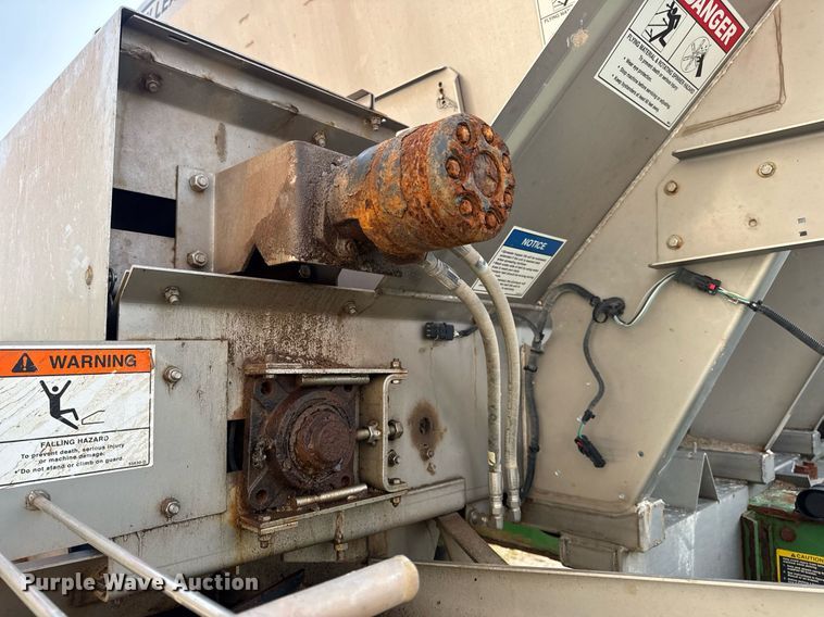 image for item DV4169 2015 John Deere R4045 spreader