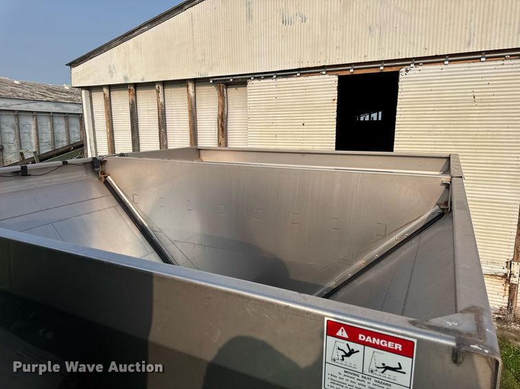 image for item DV4169 2015 John Deere R4045 spreader