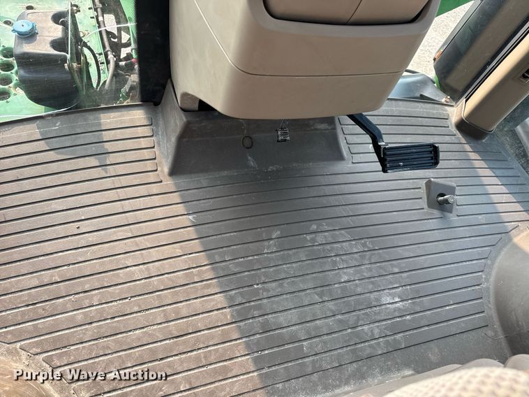 image for item DV4169 2015 John Deere R4045 spreader