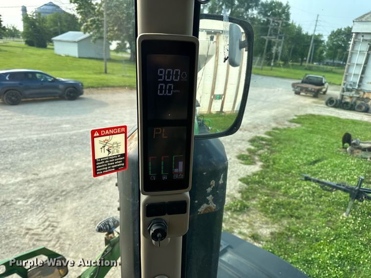 image for item DV4169 2015 John Deere R4045 spreader