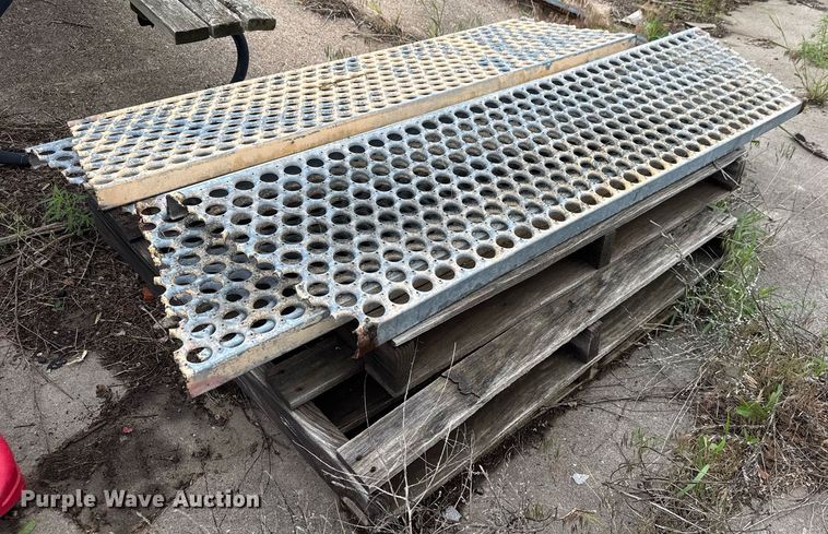 image for item DY0075 C&S livestock equipment