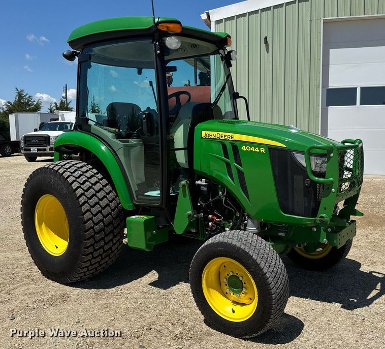 image for item DY0140 2018 John Deere 4044R MFWD tractor