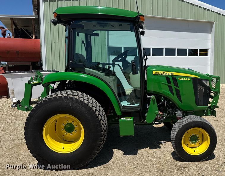 image for item DY0140 2018 John Deere 4044R MFWD tractor