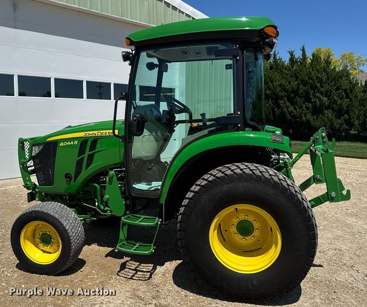 image for item DY0140 2018 John Deere 4044R MFWD tractor