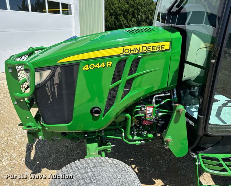 image for item DY0140 2018 John Deere 4044R MFWD tractor