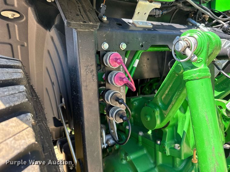 image for item DY0140 2018 John Deere 4044R MFWD tractor