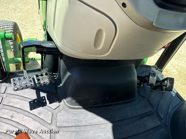 image for item DY0140 2018 John Deere 4044R MFWD tractor