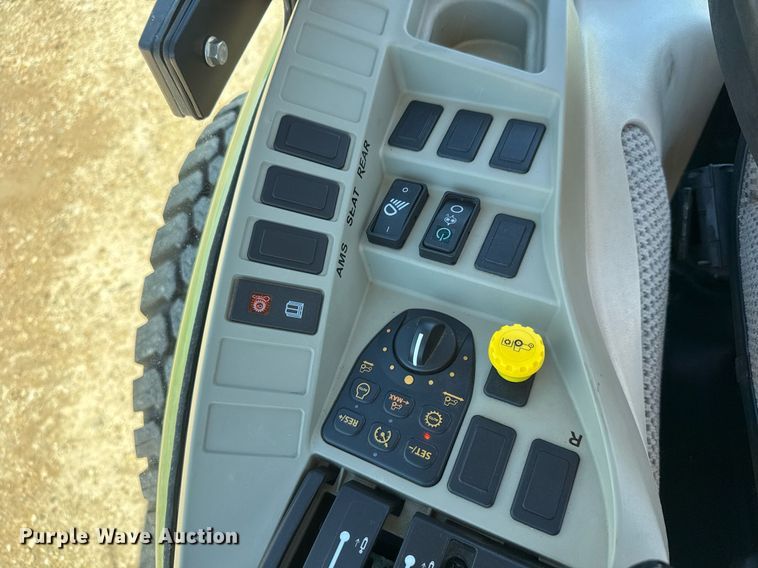 image for item DY0140 2018 John Deere 4044R MFWD tractor