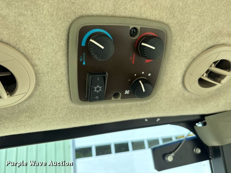 image for item DY0140 2018 John Deere 4044R MFWD tractor