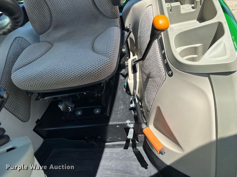 image for item DY0140 2018 John Deere 4044R MFWD tractor