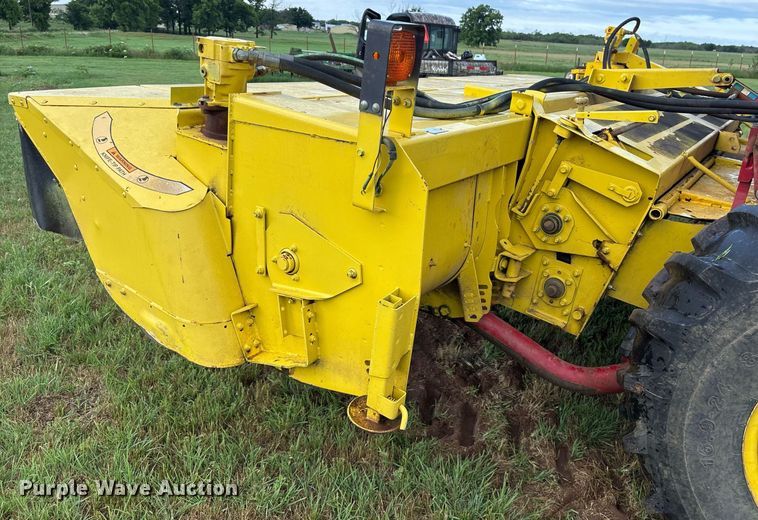 image for item DY0539 1999 New Holland HW340 swather / windrower