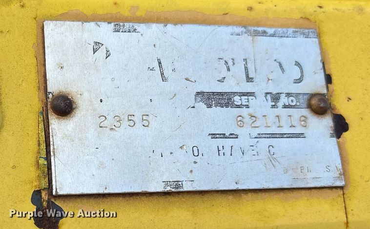 image for item DY0539 1999 New Holland HW340 swather / windrower