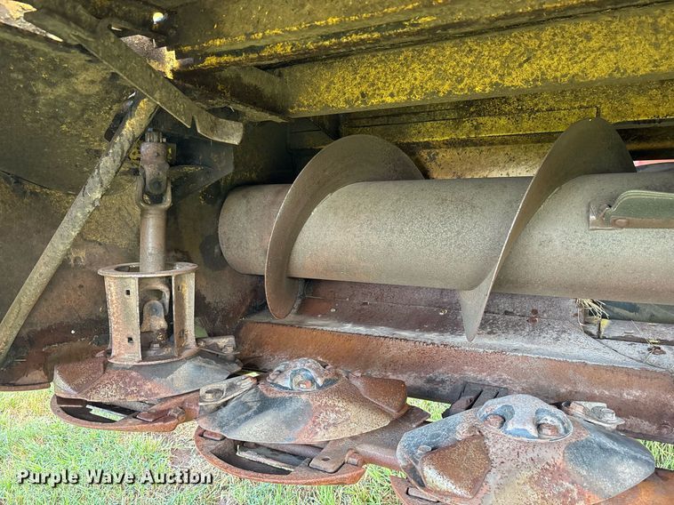 image for item DY0539 1999 New Holland HW340 swather / windrower