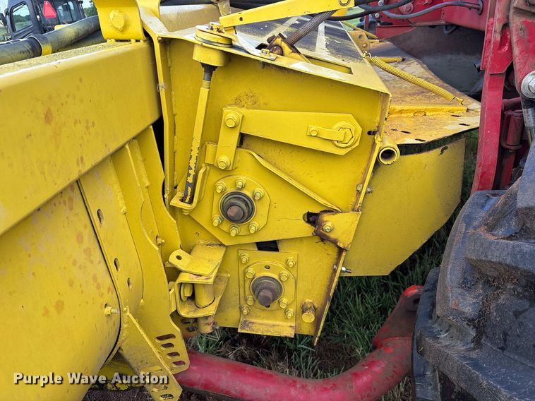image for item DY0539 1999 New Holland HW340 swather / windrower