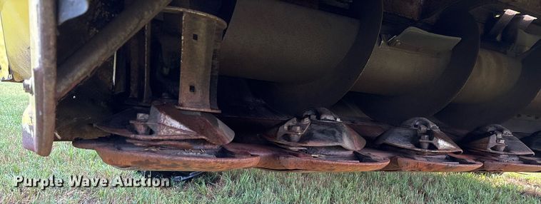 image for item DY0539 1999 New Holland HW340 swather / windrower