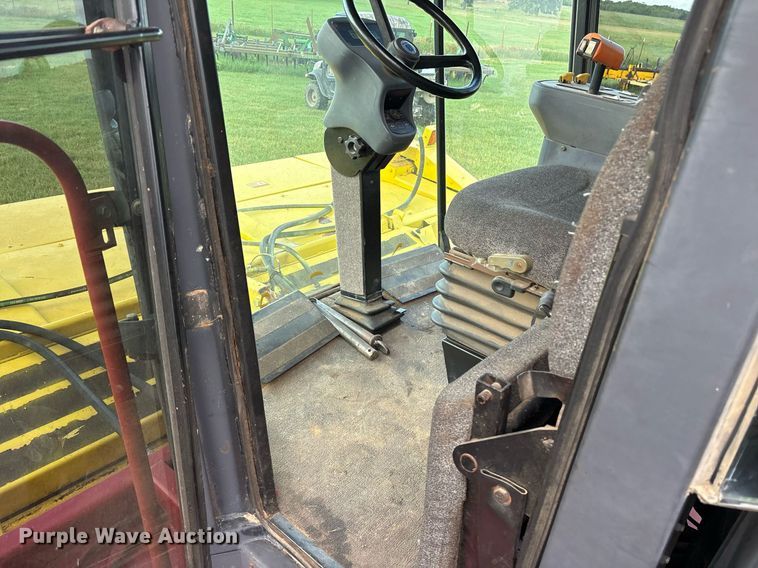 image for item DY0539 1999 New Holland HW340 swather / windrower