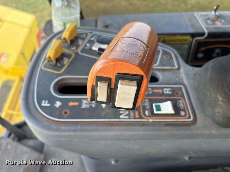 image for item DY0539 1999 New Holland HW340 swather / windrower