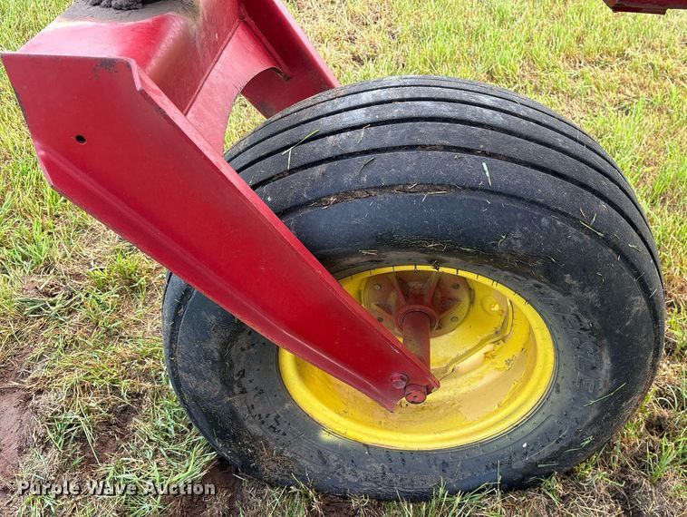 image for item DY0539 1999 New Holland HW340 swather / windrower