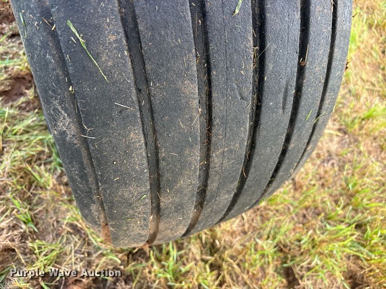 image for item DY0539 1999 New Holland HW340 swather / windrower