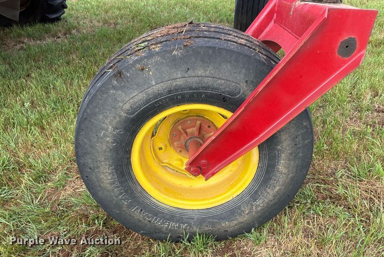 image for item DY0539 1999 New Holland HW340 swather / windrower