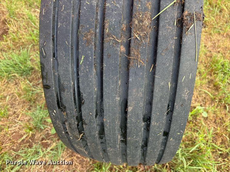 image for item DY0539 1999 New Holland HW340 swather / windrower