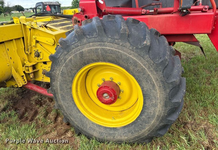 image for item DY0539 1999 New Holland HW340 swather / windrower