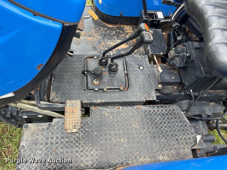 image for item DY0584 2004 New Holland TT55 tractor