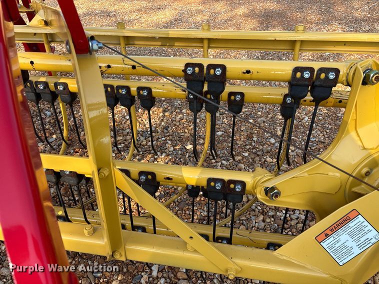 image for item DY0597 New Holland Rolabar 260 hay rake